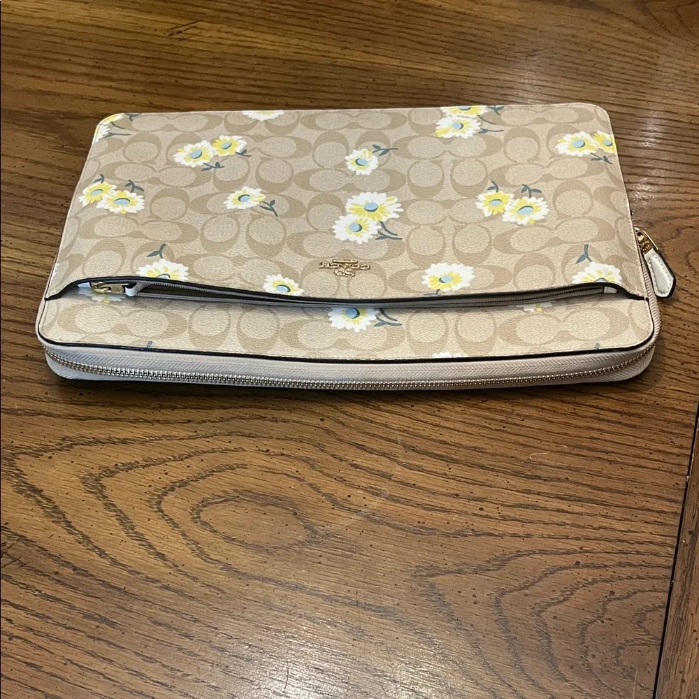 Coach Laptop Sleeve In Signature‎ Canvas With Daisy Print